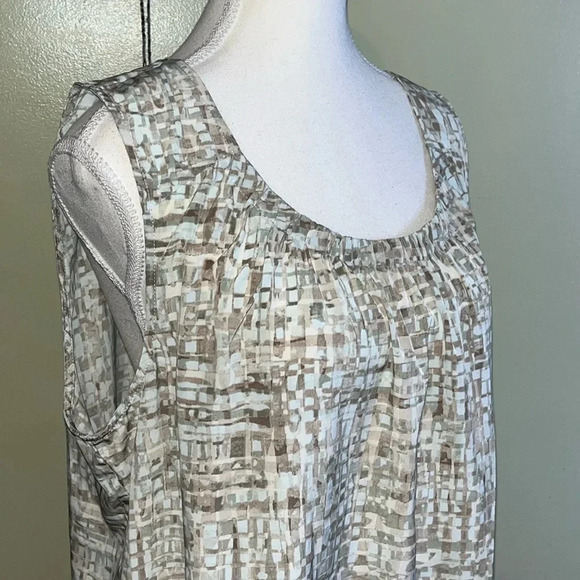 Chico’s wrinkle free sleeveless popover abstract print pleated neckline top - Picture 5 of 14